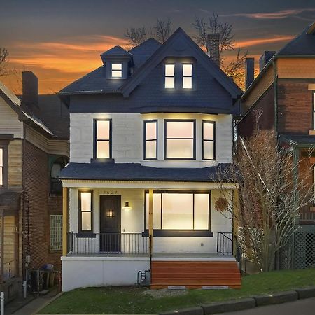 Newly Renovated Victorian Gem Perfect Space For Family Vacations! Pittsburgh Exteriör bild