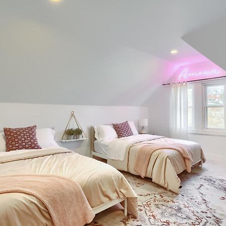 Newly Renovated Victorian Gem Perfect Space For Family Vacations! Pittsburgh Exteriör bild