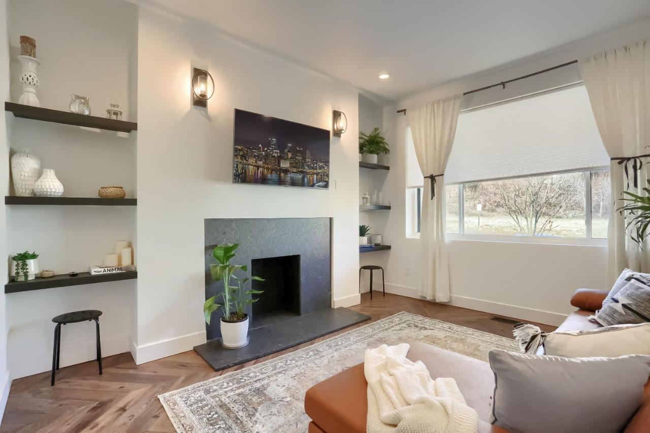 Newly Renovated Victorian Gem Perfect Space For Family Vacations! Pittsburgh Exteriör bild