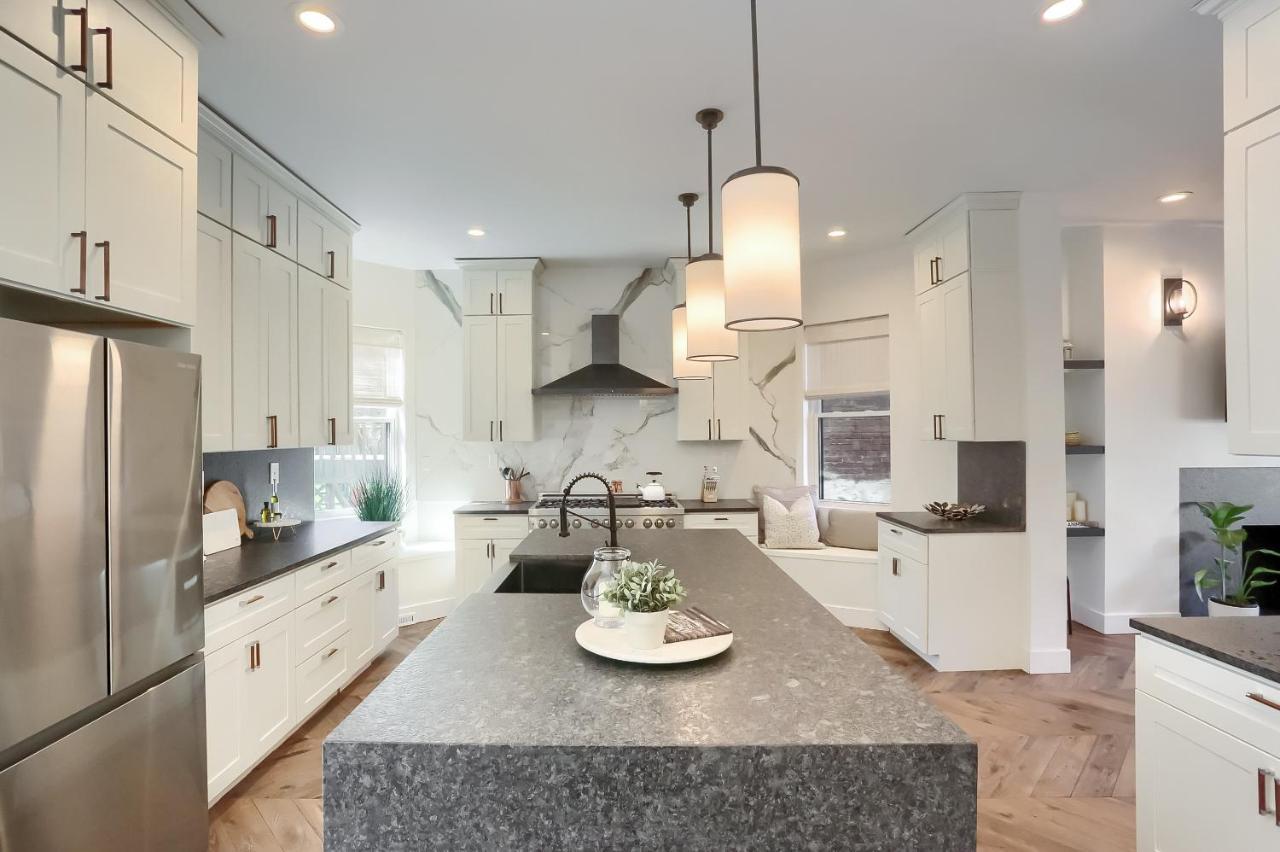 Newly Renovated Victorian Gem Perfect Space For Family Vacations! Pittsburgh Exteriör bild