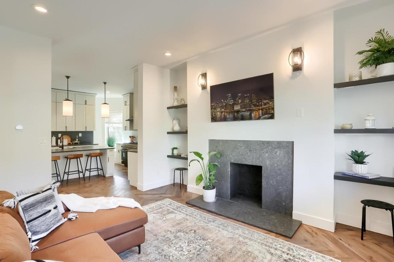 Newly Renovated Victorian Gem Perfect Space For Family Vacations! Pittsburgh Exteriör bild