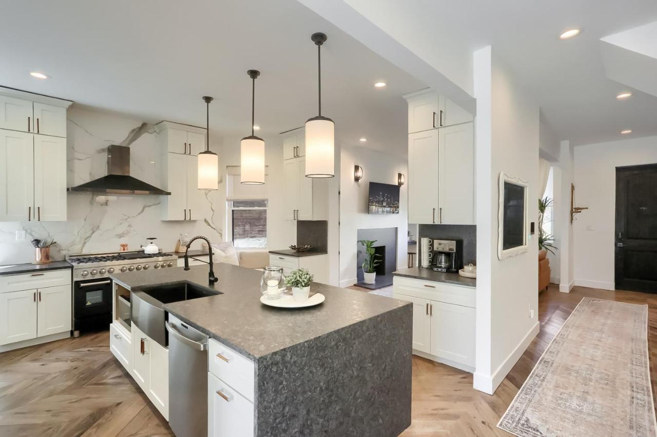 Newly Renovated Victorian Gem Perfect Space For Family Vacations! Pittsburgh Exteriör bild