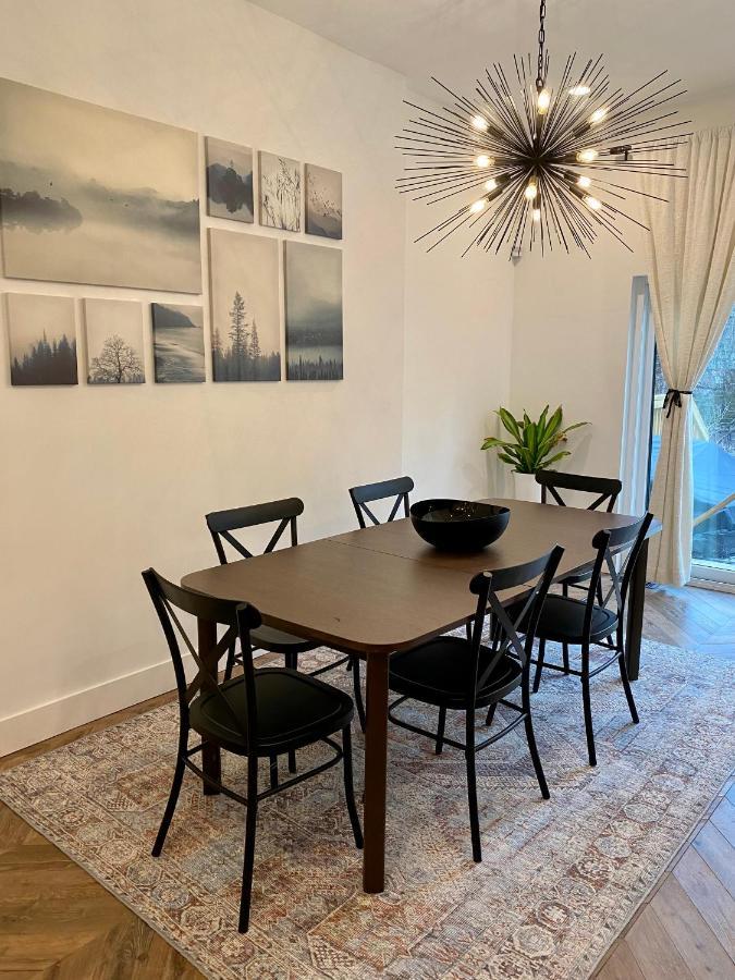 Newly Renovated Victorian Gem Perfect Space For Family Vacations! Pittsburgh Exteriör bild