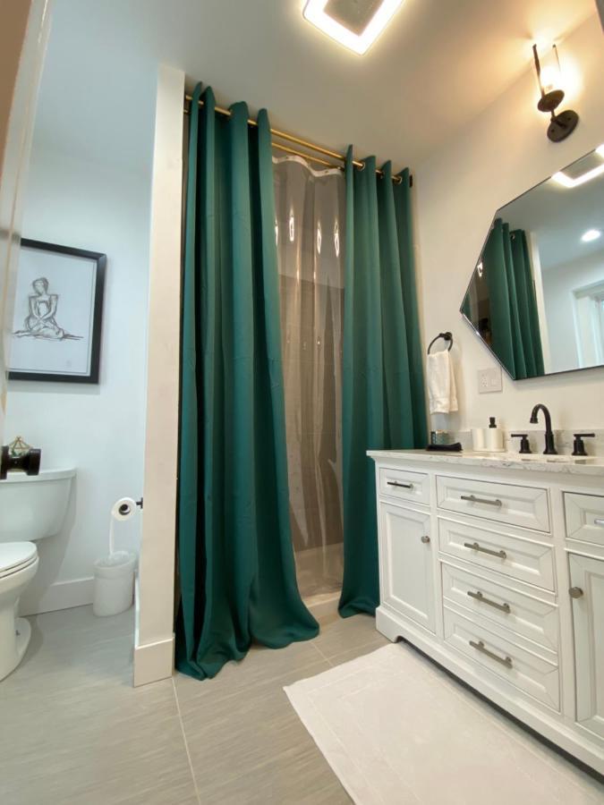 Newly Renovated Victorian Gem Perfect Space For Family Vacations! Pittsburgh Exteriör bild