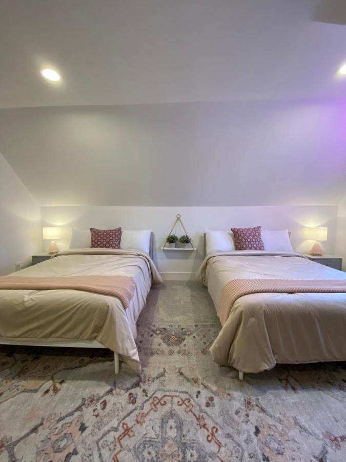 Newly Renovated Victorian Gem Perfect Space For Family Vacations! Pittsburgh Exteriör bild