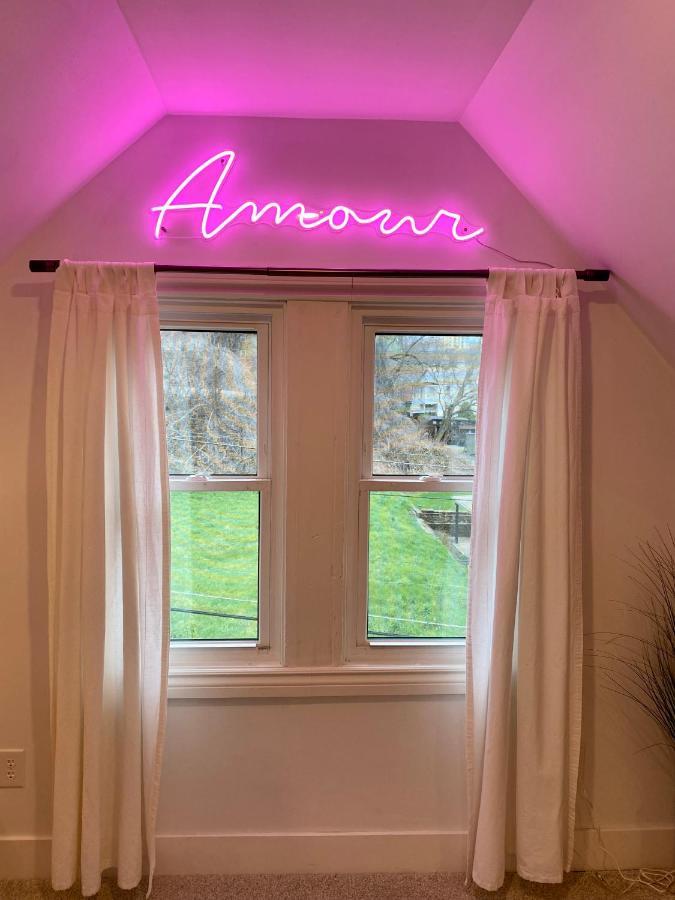 Newly Renovated Victorian Gem Perfect Space For Family Vacations! Pittsburgh Exteriör bild